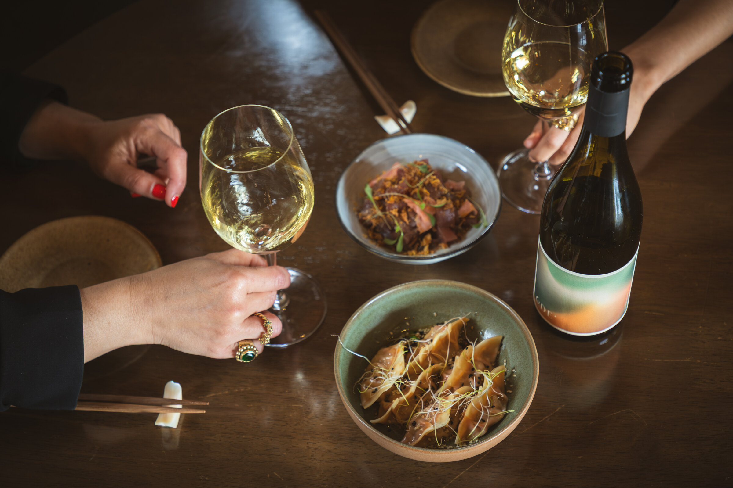 ODE Arinto — white wine at table